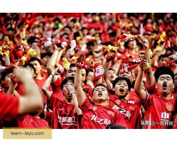 国足新赛季首战震撼开局球迷热情高涨期待精彩表现