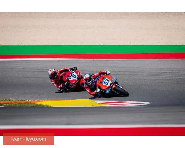 摩托车大奖赛最新动态：顶级车手激烈角逐 赛季变局引发全球关注